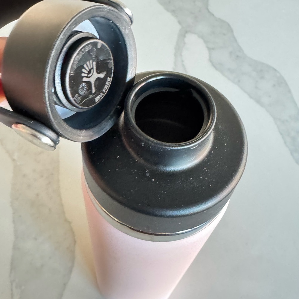 Hydro Flask Light Pink Bottle Black Lid. Insulated stainless steel 24 oz NWOT - Picture 8 of 11